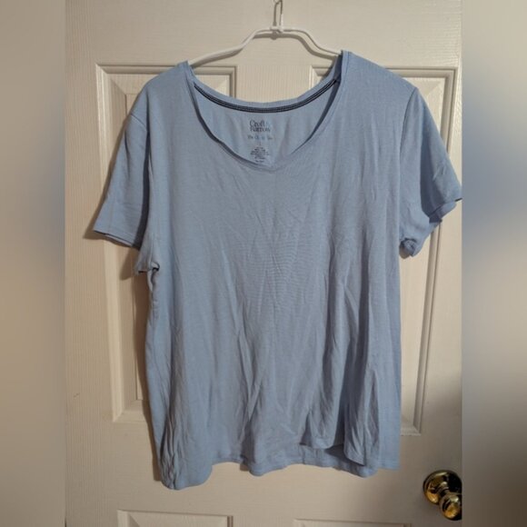 Croft and Barrow Essential V-Neck Women's T-shirt Size Large (EUC) - Picture 2 of 9